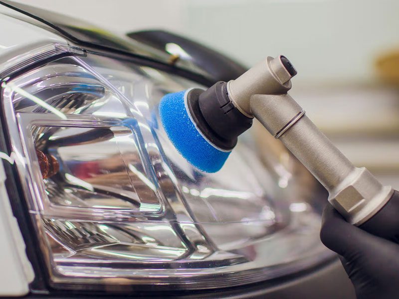 Proceso de pulido de faros opacos en CarClean23